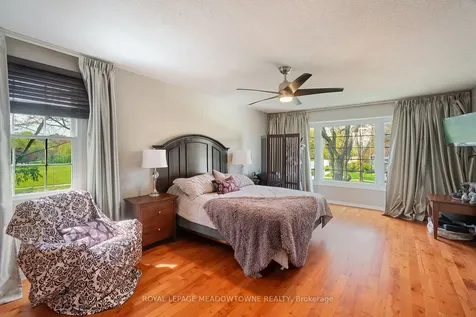 6942 Barrisdale Drive Mississauga ON L5N 2H4
