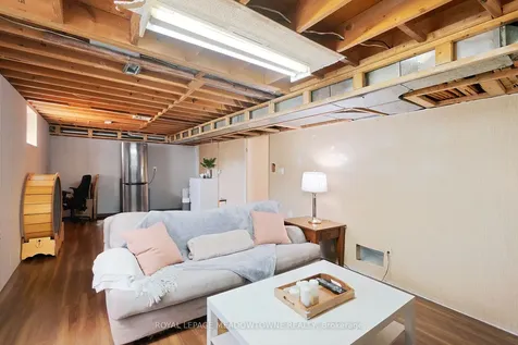 6942 Barrisdale Drive Mississauga ON L5N 2H4