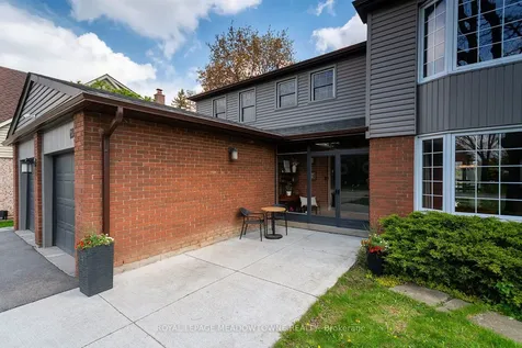 6942 Barrisdale Drive Mississauga ON L5N 2H4