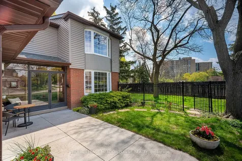 6942 Barrisdale Drive Mississauga ON L5N 2H4