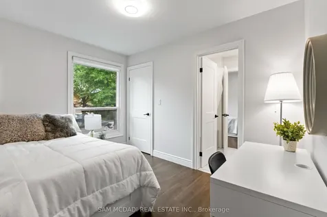 7209 Fayette Circle Mississauga ON L5N 1Y5