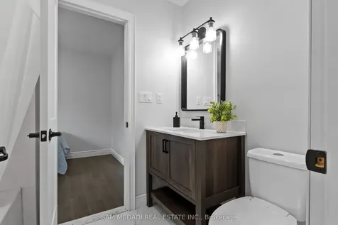 7209 Fayette Circle Mississauga ON L5N 1Y5