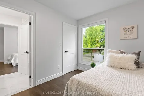 7209 Fayette Circle Mississauga ON L5N 1Y5