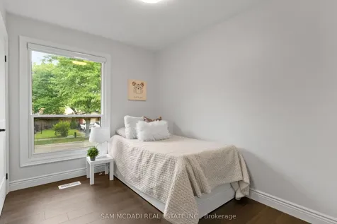 7209 Fayette Circle Mississauga ON L5N 1Y5