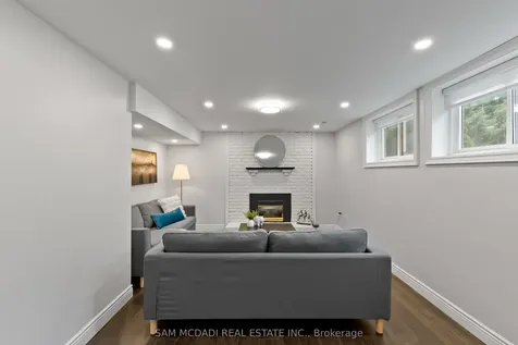 7209 Fayette Circle Mississauga ON L5N 1Y5