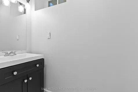 7209 Fayette Circle Mississauga ON L5N 1Y5