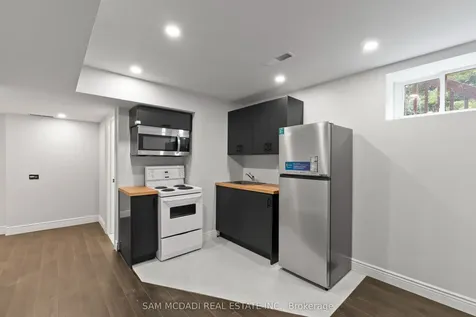 7209 Fayette Circle Mississauga ON L5N 1Y5