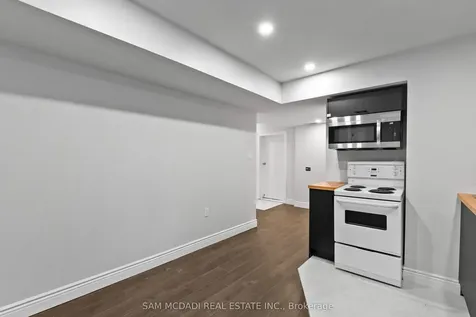 7209 Fayette Circle Mississauga ON L5N 1Y5