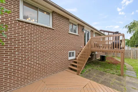7209 Fayette Circle Mississauga ON L5N 1Y5