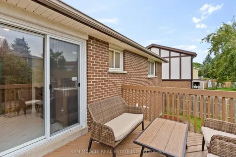 7209 Fayette Circle Mississauga ON L5N 1Y5