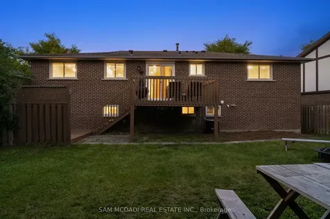 7209 Fayette Circle Mississauga ON L5N 1Y5