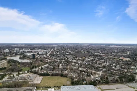 7209 Fayette Circle Mississauga ON L5N 1Y5