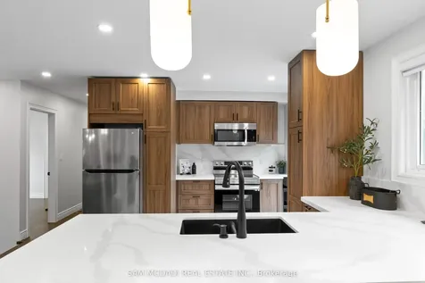 7209 Fayette Circle Mississauga ON L5N 1Y5
