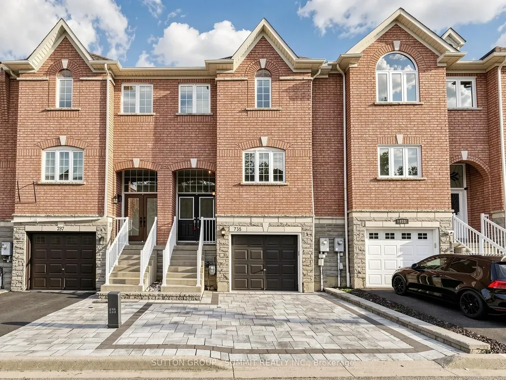 735 Maxman Street Mississauga ON L5R 0B3