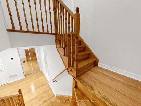 735 Maxman Street Mississauga ON L5R 0B3