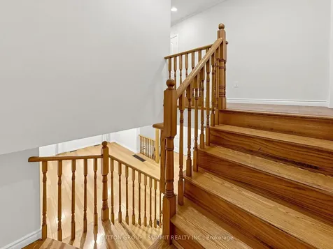 735 Maxman Street Mississauga ON L5R 0B3