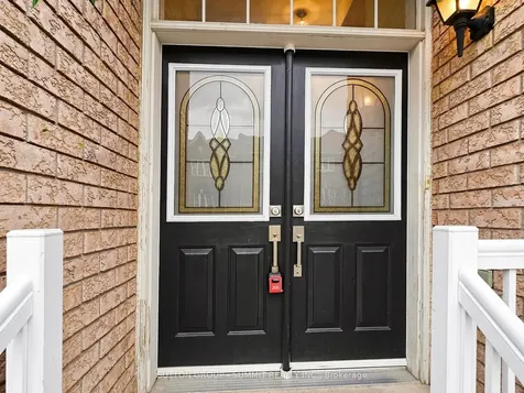 735 Maxman Street Mississauga ON L5R 0B3