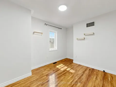 735 Maxman Street Mississauga ON L5R 0B3