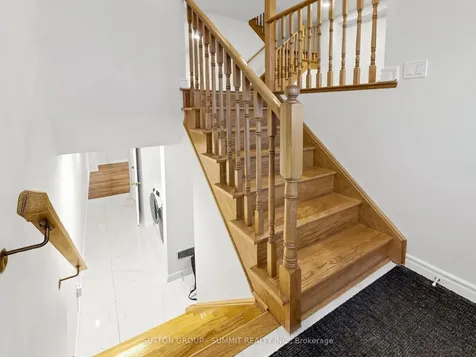 735 Maxman Street Mississauga ON L5R 0B3