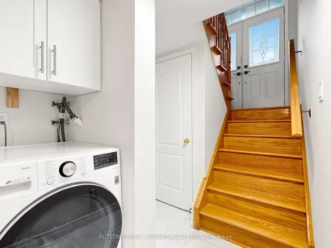 735 Maxman Street Mississauga ON L5R 0B3