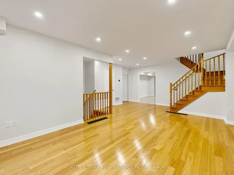 735 Maxman Street Mississauga ON L5R 0B3