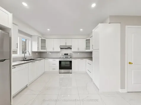 735 Maxman Street Mississauga ON L5R 0B3