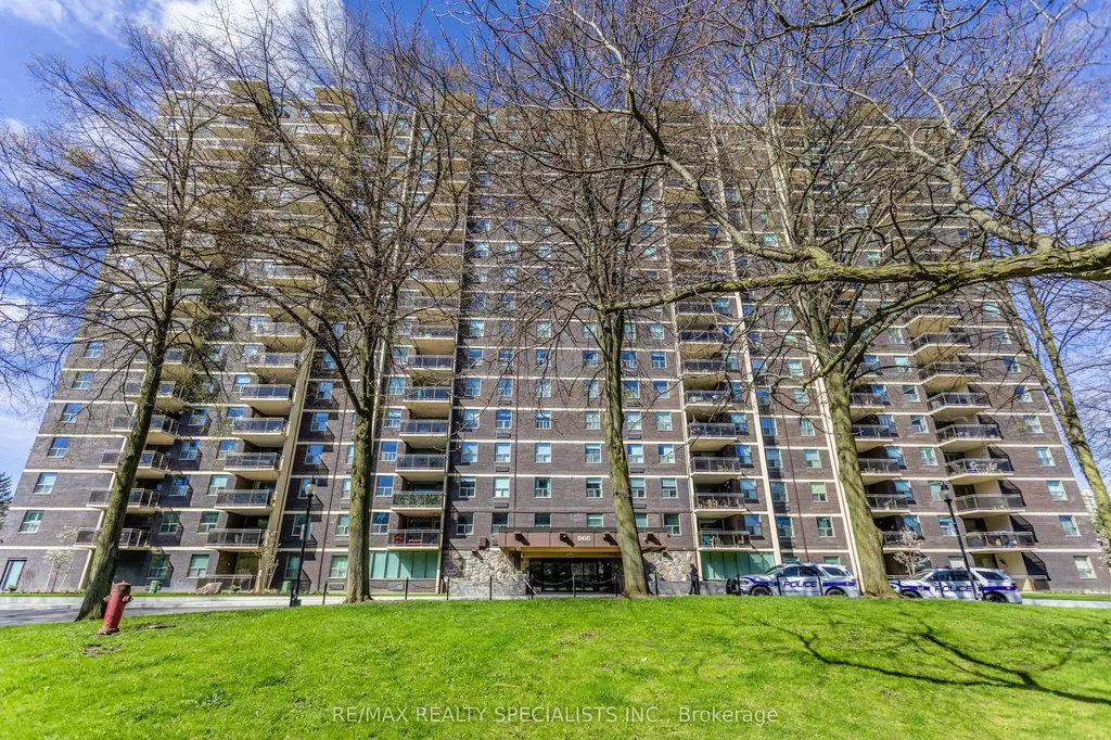 966 Inverhouse Drive Mississauga ON L5J 4B6
