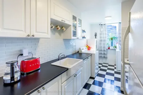 966 Inverhouse Drive Mississauga ON L5J 4B6