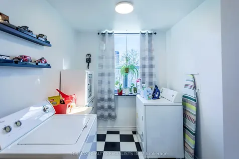 966 Inverhouse Drive Mississauga ON L5J 4B6