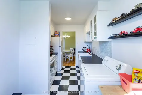 966 Inverhouse Drive Mississauga ON L5J 4B6