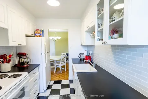 966 Inverhouse Drive Mississauga ON L5J 4B6
