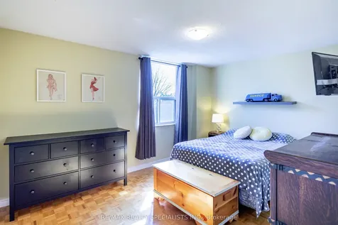 966 Inverhouse Drive Mississauga ON L5J 4B6