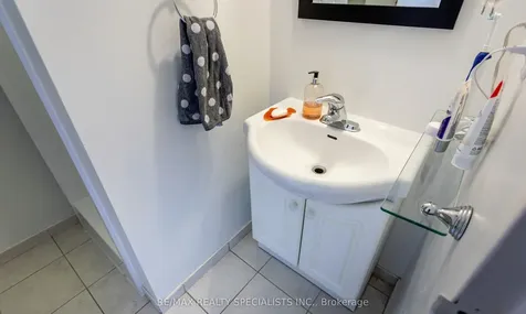 966 Inverhouse Drive Mississauga ON L5J 4B6