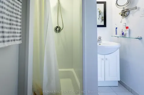 966 Inverhouse Drive Mississauga ON L5J 4B6