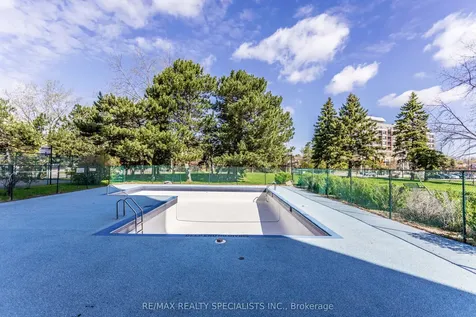 966 Inverhouse Drive Mississauga ON L5J 4B6
