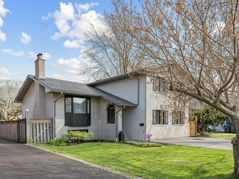 592 Montbeck Crescent Mississauga ON L5G 1N8
