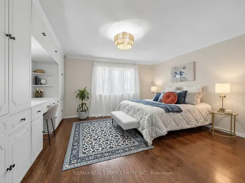 592 Montbeck Crescent Mississauga ON L5G 1N8