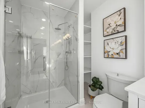 592 Montbeck Crescent Mississauga ON L5G 1N8
