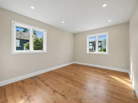 592 Montbeck Crescent Mississauga ON L5G 1N8