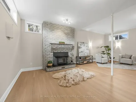 592 Montbeck Crescent Mississauga ON L5G 1N8