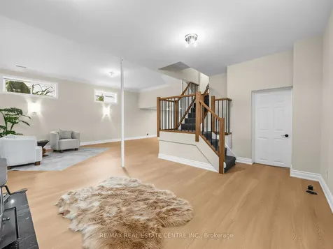592 Montbeck Crescent Mississauga ON L5G 1N8