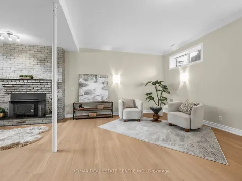 592 Montbeck Crescent Mississauga ON L5G 1N8