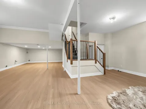 592 Montbeck Crescent Mississauga ON L5G 1N8