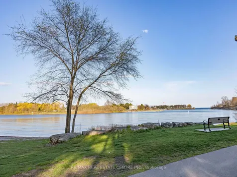 592 Montbeck Crescent Mississauga ON L5G 1N8