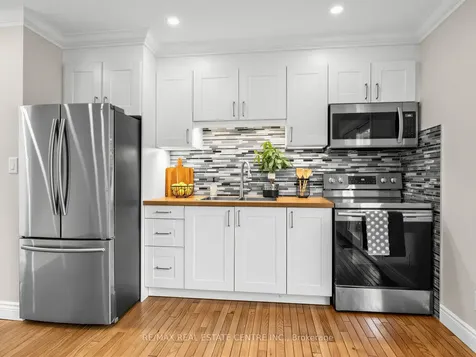 592 Montbeck Crescent Mississauga ON L5G 1N8