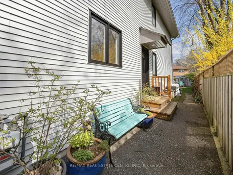 592 Montbeck Crescent Mississauga ON L5G 1N8