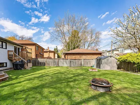 592 Montbeck Crescent Mississauga ON L5G 1N8