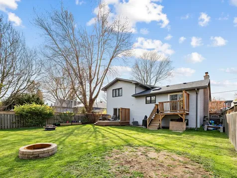 592 Montbeck Crescent Mississauga ON L5G 1N8