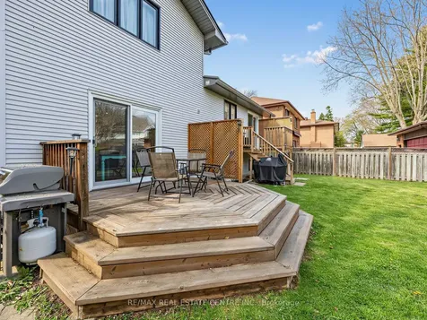 592 Montbeck Crescent Mississauga ON L5G 1N8