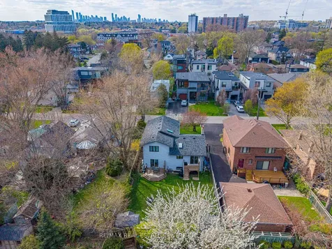 592 Montbeck Crescent Mississauga ON L5G 1N8